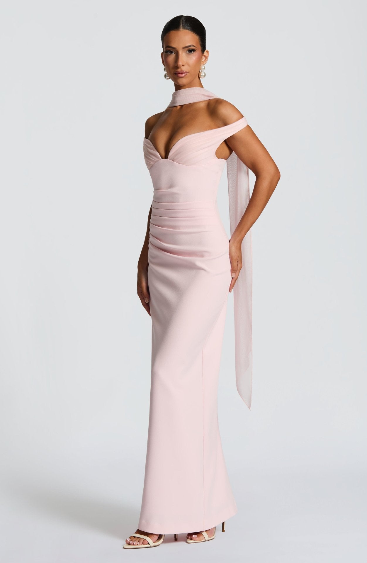 Elegant Off Shoulder Maxi Dress with Sweetheart Neckline