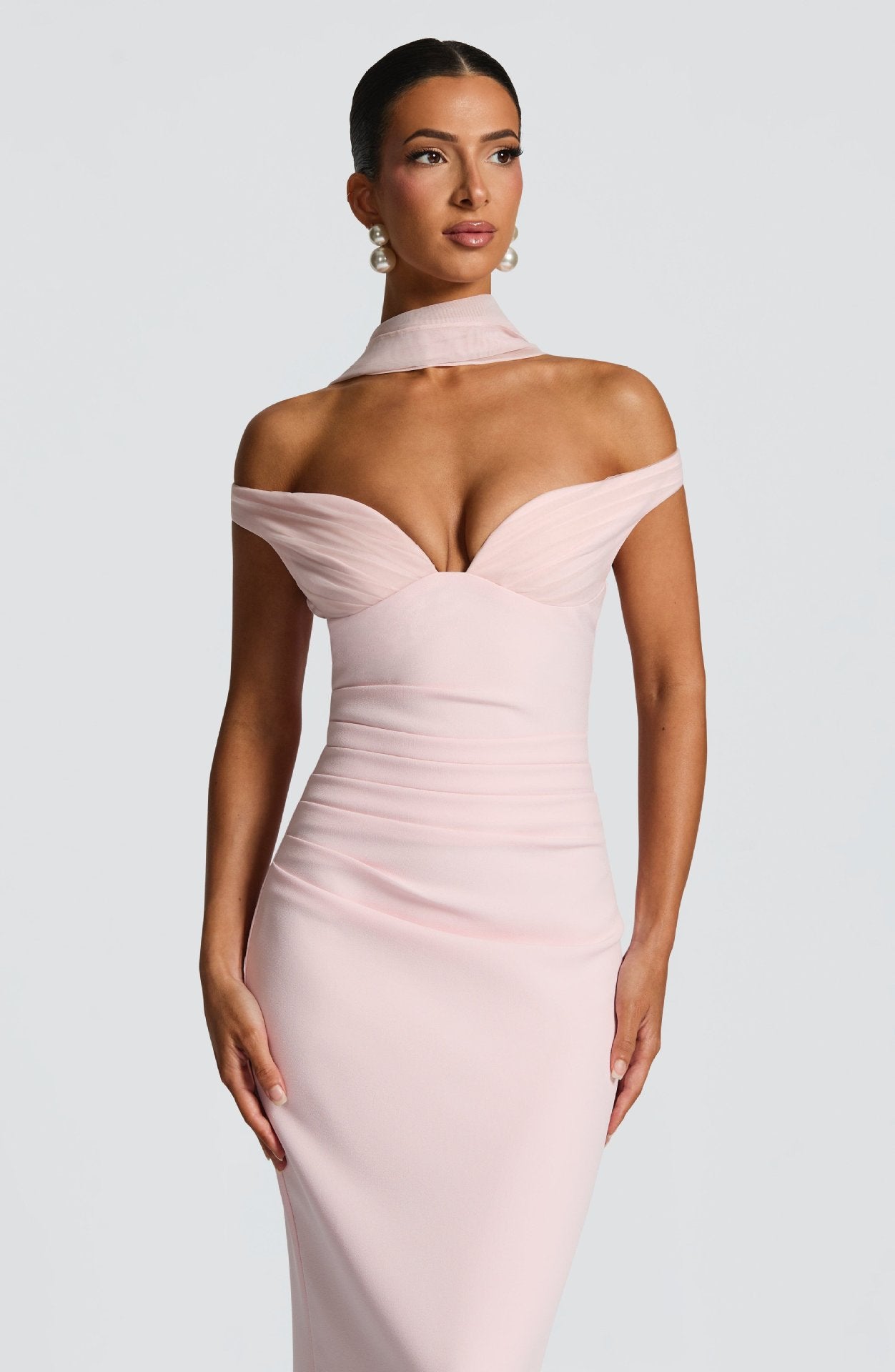Elegant Off Shoulder Maxi Dress with Sweetheart Neckline